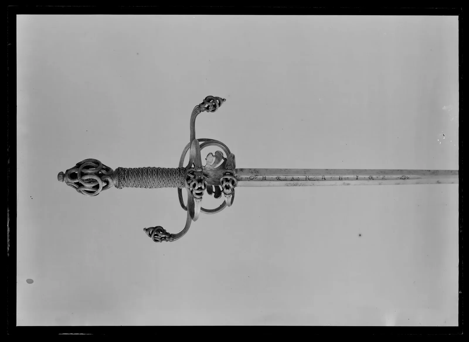 Kavaljersvärja, fäste Solingen(?), 1640-tal, klingan Toledo(?), 1640-tal.