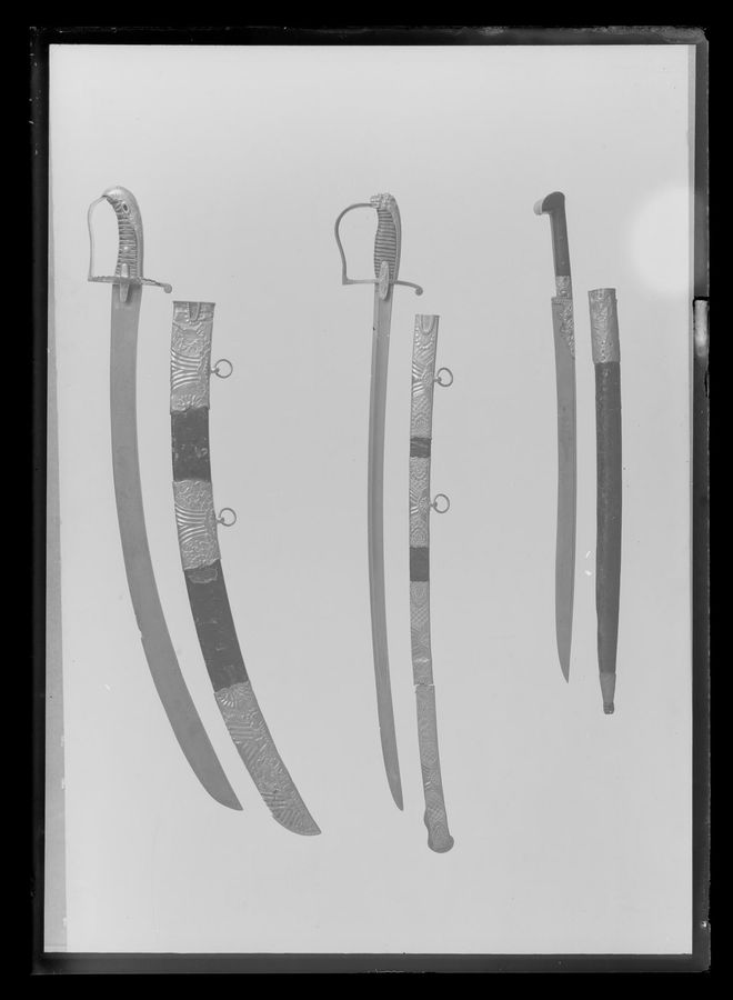 Kavalleriofficerssabel. Fäste, Sverige 1882. Klinga, Fyrwald, Köpenhamn c. 1870-c.1880.