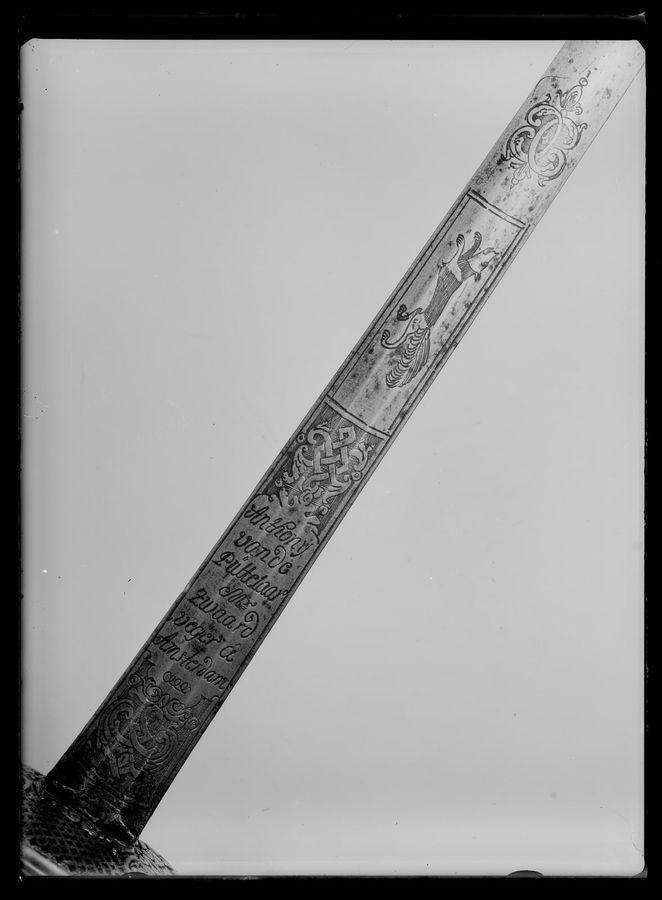 Infanteriofficersvärja, Sverige. Fästet, Sverige ca 1810. Klingan tillverkad i Amsterdam, ca 1720-1740.