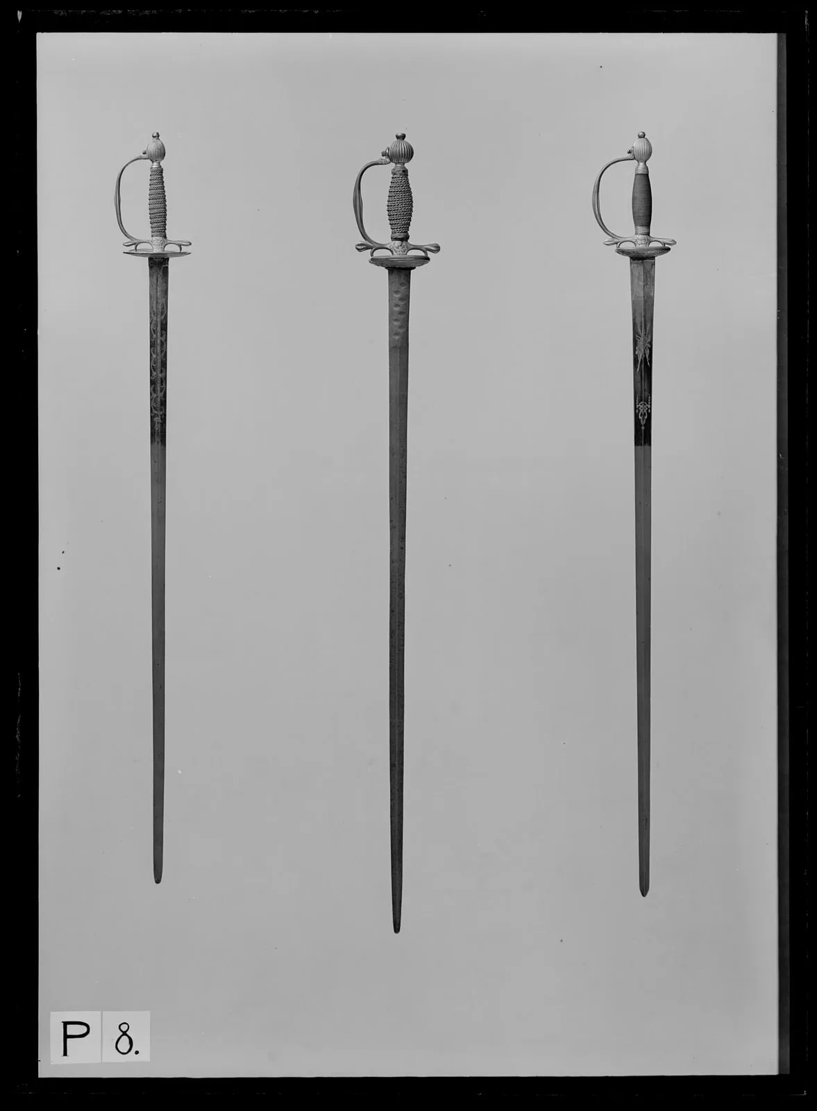 Infanteriofficersvärja, Sverige, 1700-talets mitt. Klingan sannolikt ej ursprungligen samhörande med fästet.