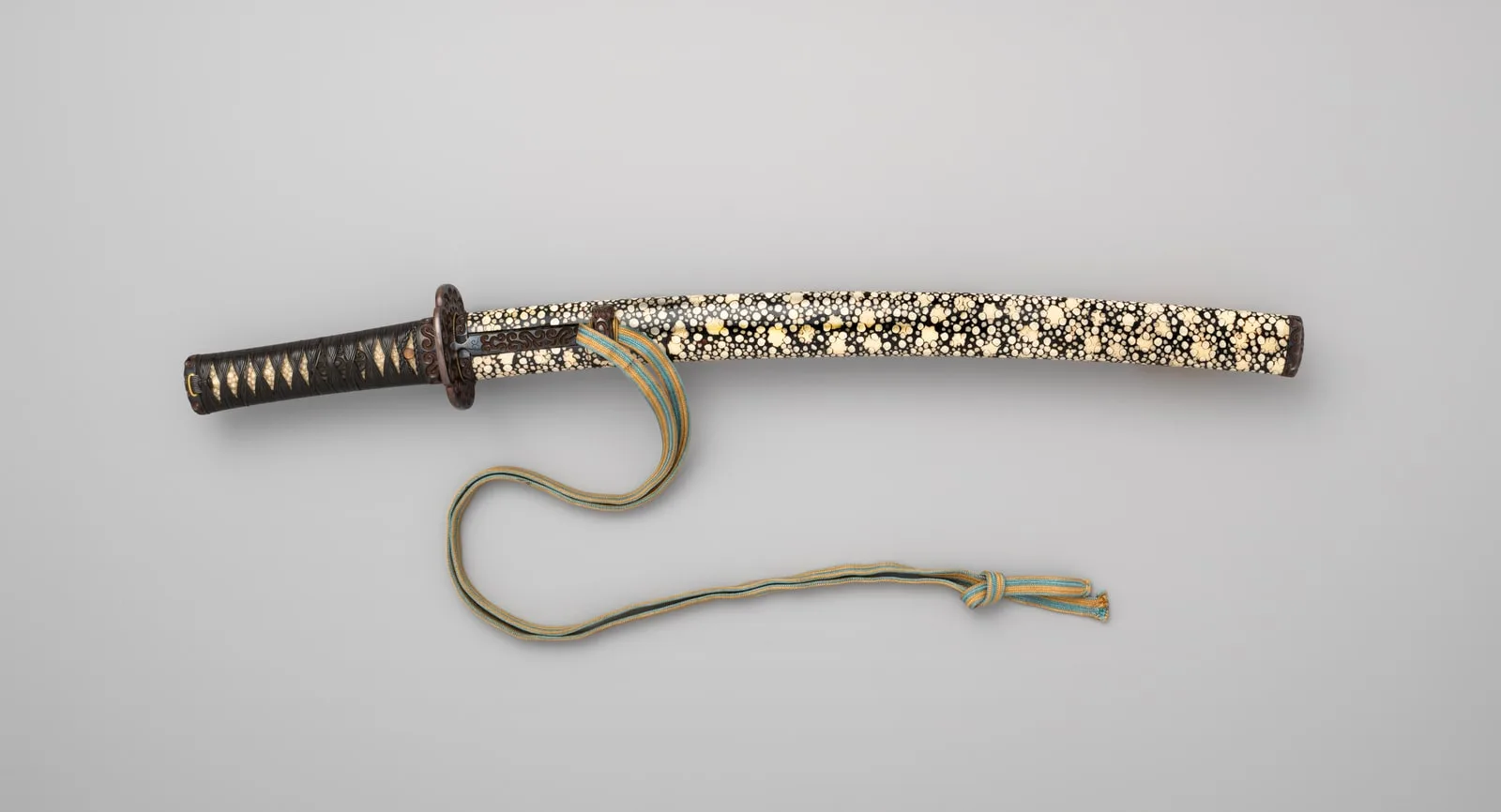 グリ彫金具脇指拵 Blade and Mounting for a Short Sword (Wakizashi)