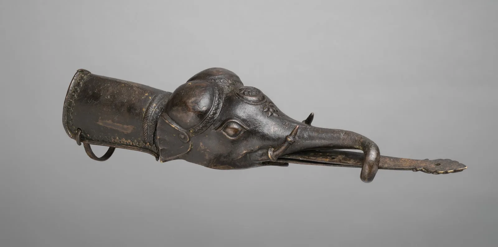 Hilt of a Gauntlet Sword (Pata)